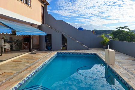 Casa à venda com 400m², 5 quartos e 3 vagas Casa à venda com 400m², 5 quartos e 3 vagasQuintal