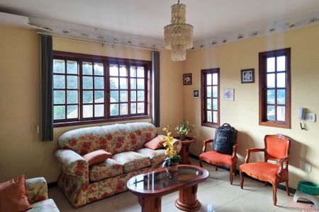 Casa à venda com 400m², 5 quartos e 3 vagas Casa à venda com 400m², 5 quartos e 3 vagasSala 1