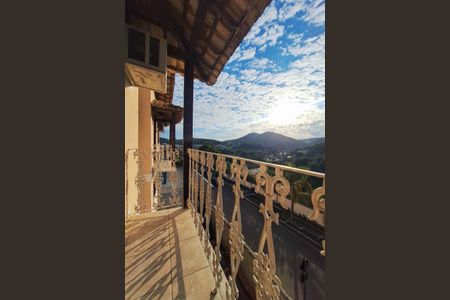 Casa à venda com 400m², 5 quartos e 3 vagas Casa à venda com 400m², 5 quartos e 3 vagasVaranda da Suite 1