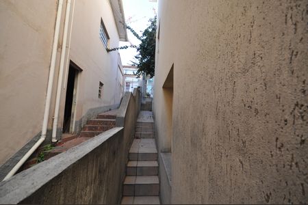 Casa à venda com 300m², 3 quartos e 2 vagasCorredor lateral