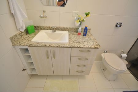 Casa à venda com 300m², 3 quartos e 2 vagasBanheiro da Suíte 2