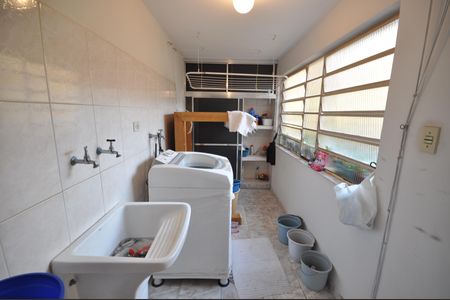 Casa à venda com 300m², 3 quartos e 2 vagasÁrea de Serviço