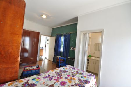 Casa à venda com 300m², 3 quartos e 2 vagasSuíte 2