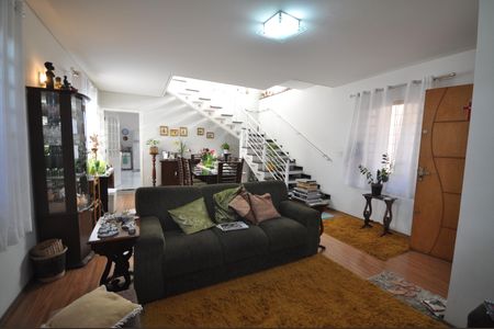 Casa à venda com 300m², 3 quartos e 2 vagasSala