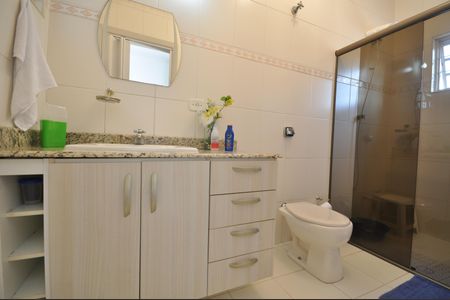 Casa à venda com 300m², 3 quartos e 2 vagasBanheiro da Suíte 2