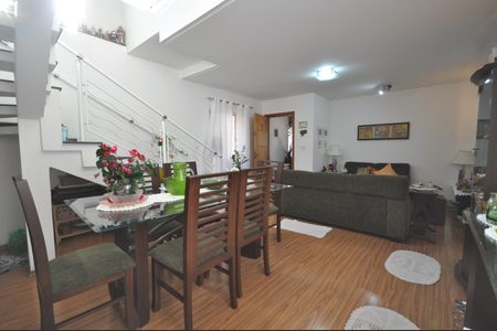 Casa à venda com 300m², 3 quartos e 2 vagasSala