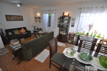 Casa à venda com 300m², 3 quartos e 2 vagasSala