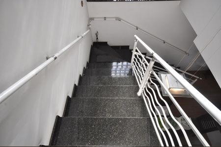 Casa à venda com 300m², 3 quartos e 2 vagasEscada