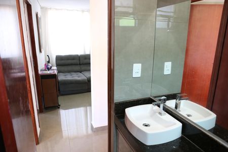Banheiro de apartamento para alugar com 2 quartos, 50m² em Bonsucesso, Belo Horizonte