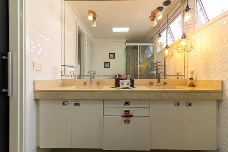 Apartamento à venda com 147m², 3 quartos e 2 vagasBanheiro da Suíte 1