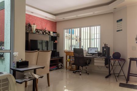 Casa à venda com 170m², 3 quartos e 4 vagas Casa à venda com 170m², 3 quartos e 4 vagasSala