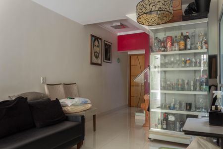 Casa à venda com 170m², 3 quartos e 4 vagas Casa à venda com 170m², 3 quartos e 4 vagasSala