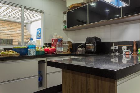 Casa à venda com 170m², 3 quartos e 4 vagas Casa à venda com 170m², 3 quartos e 4 vagasCozinha