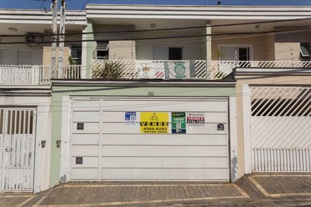 Casa à venda com 170m², 3 quartos e 4 vagas Casa à venda com 170m², 3 quartos e 4 vagasFachada