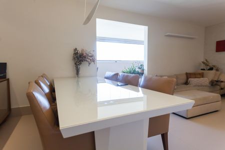 Apartamento à venda com 126m², 4 quartos e 3 vagas Apartamento à venda com 126m², 4 quartos e 3 vagasSala de Jantar
