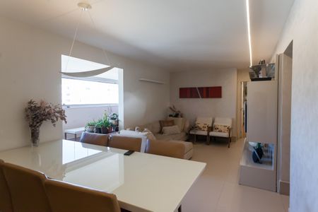 Apartamento à venda com 126m², 4 quartos e 3 vagas Apartamento à venda com 126m², 4 quartos e 3 vagasSala