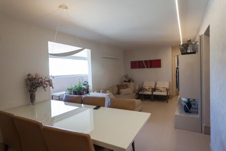 Apartamento à venda com 126m², 4 quartos e 3 vagas Apartamento à venda com 126m², 4 quartos e 3 vagasSala