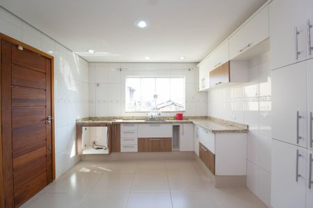 Casa à venda com 198m², 2 quartos e 5 vagas Casa à venda com 198m², 2 quartos e 5 vagasCozinha