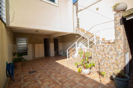 Casa à venda com 198m², 2 quartos e 5 vagas Casa à venda com 198m², 2 quartos e 5 vagasQuintal