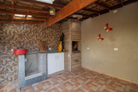 Casa à venda com 198m², 2 quartos e 5 vagas Casa à venda com 198m², 2 quartos e 5 vagasÁrea comum - Churrasqueira