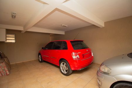 Casa à venda com 198m², 2 quartos e 5 vagas Casa à venda com 198m², 2 quartos e 5 vagasGaragem
