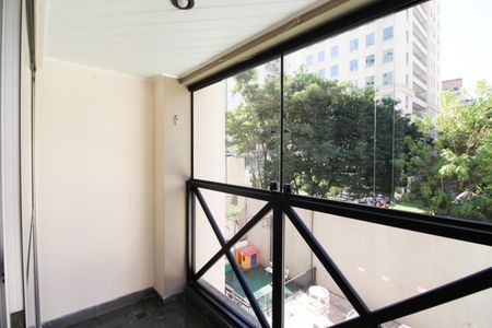 Apartamento à venda com 77m², 3 quartos e sem vaga Apartamento à venda com 77m², 3 quartos e sem vagaVaranda