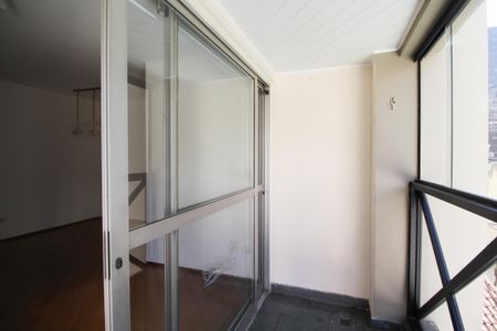 Apartamento à venda com 77m², 3 quartos e sem vaga Apartamento à venda com 77m², 3 quartos e sem vagaVaranda