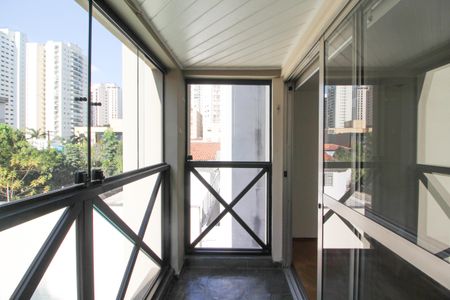 Apartamento à venda com 77m², 3 quartos e sem vaga Apartamento à venda com 77m², 3 quartos e sem vagaVaranda