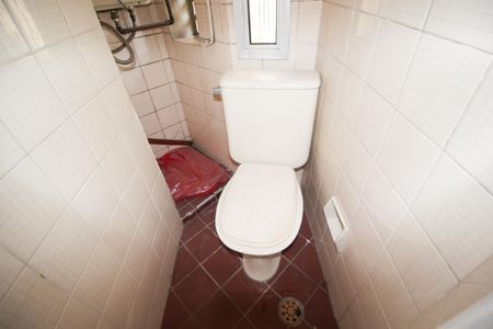 Apartamento à venda com 77m², 3 quartos e sem vaga Apartamento à venda com 77m², 3 quartos e sem vagaBanheiro de serviço