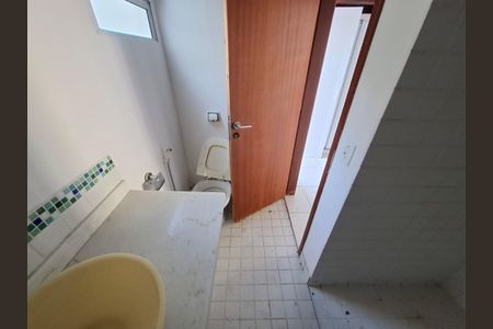 Casa à venda com 194m², 6 quartos e sem vagaBanheiro da suíte 2