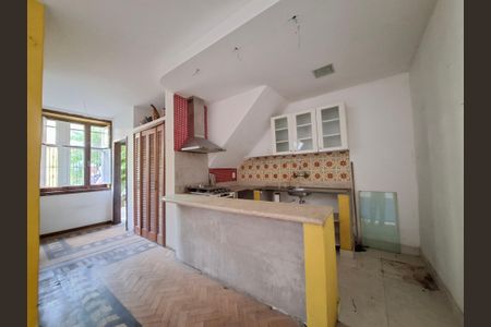 Casa à venda com 194m², 6 quartos e sem vagaCozinha 