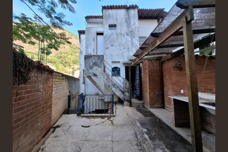 Casa à venda com 194m², 6 quartos e sem vagaQuintal 