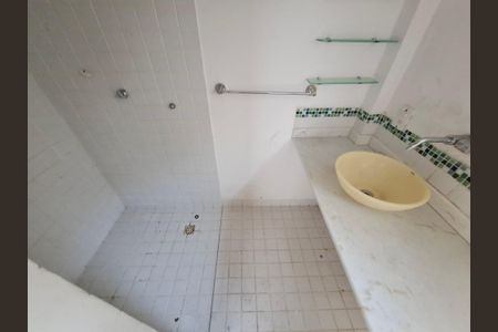 Casa à venda com 194m², 6 quartos e sem vagaBanheiro da suíte 2