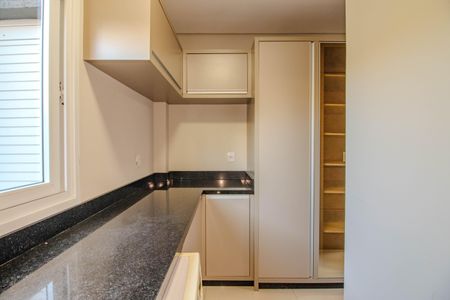 Casa de condomínio à venda com 234m², 3 quartos e 2 vagasCozinha e Área de Serviço