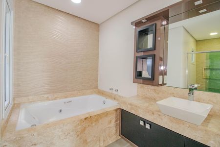 Casa de condomínio à venda com 234m², 3 quartos e 2 vagasBanheiro da Suíte 1