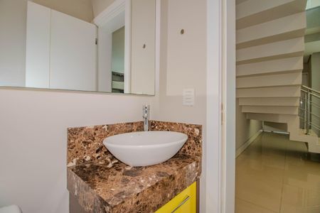 Casa de condomínio à venda com 234m², 3 quartos e 2 vagasLavabo