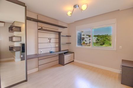 Casa de condomínio à venda com 234m², 3 quartos e 2 vagasSuíte 2