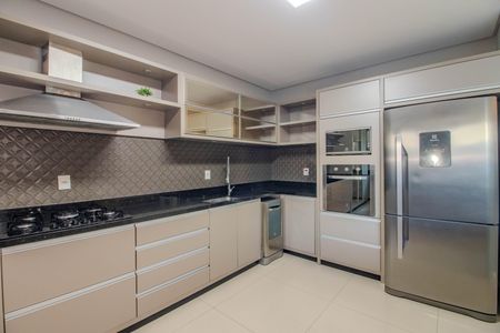 Casa de condomínio à venda com 234m², 3 quartos e 2 vagasCozinha e Área de Serviço