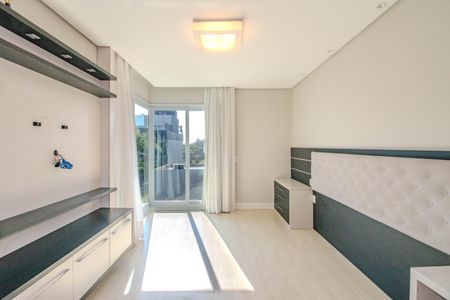 Casa de condomínio à venda com 234m², 3 quartos e 2 vagasSuíte 1