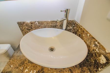 Casa de condomínio à venda com 234m², 3 quartos e 2 vagasLavabo