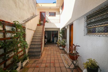 Casa à venda com 202m², 2 quartos e 2 vagas Casa à venda com 202m², 2 quartos e 2 vagasQuintal