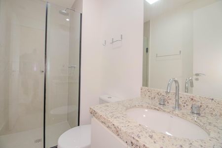 Apartamento à venda com 56m², 2 quartos e 1 vaga Apartamento à venda com 56m², 2 quartos e 1 vagaBanheio da Suíte