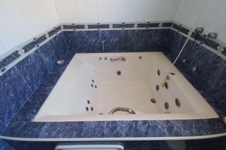 Casa à venda com 330m², 6 quartos e 2 vagasDetalhe do Banheiro da Suite