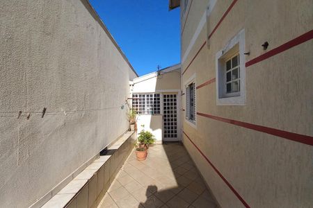 Casa à venda com 330m², 6 quartos e 2 vagasCorredor 