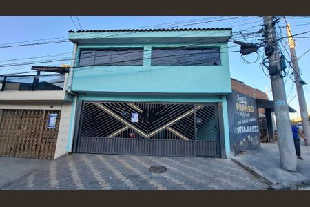 Casa à venda com 177m², 3 quartos e 4 vagas Casa à venda com 177m², 3 quartos e 4 vagasFachada