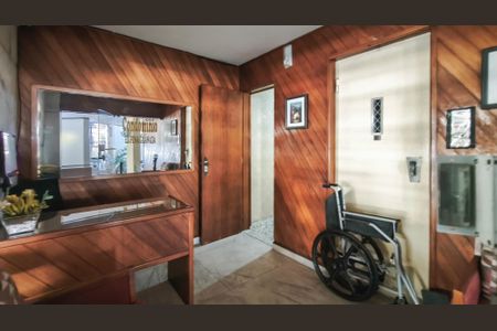 Apartamento à venda com 70m², 2 quartos e 1 vagaFachada e portaria