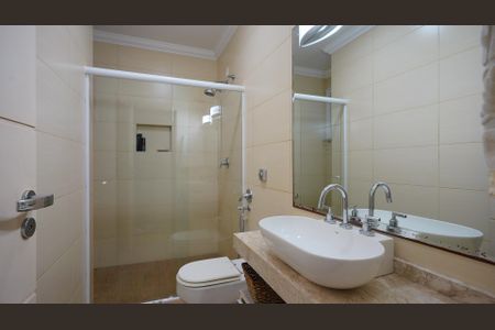 Casa de condomínio para alugar com 500m², 6 quartos e 3 vagasBanheiro da Suíte 1