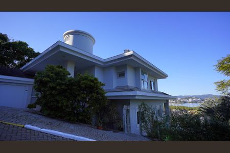 Casa de condomínio para alugar com 500m², 6 quartos e 3 vagasFachada da casa