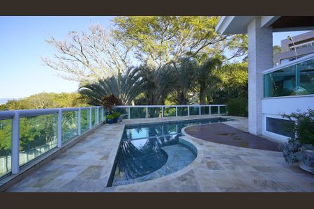 Casa de condomínio para alugar com 500m², 6 quartos e 3 vagasPiscina