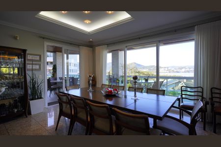 Casa de condomínio para alugar com 500m², 6 quartos e 3 vagasSala